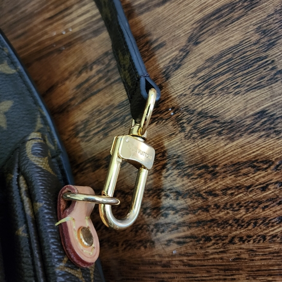 LOUIS VUITTON Monogram Canvas Pochette Metis Bag - Picture 4 of 16